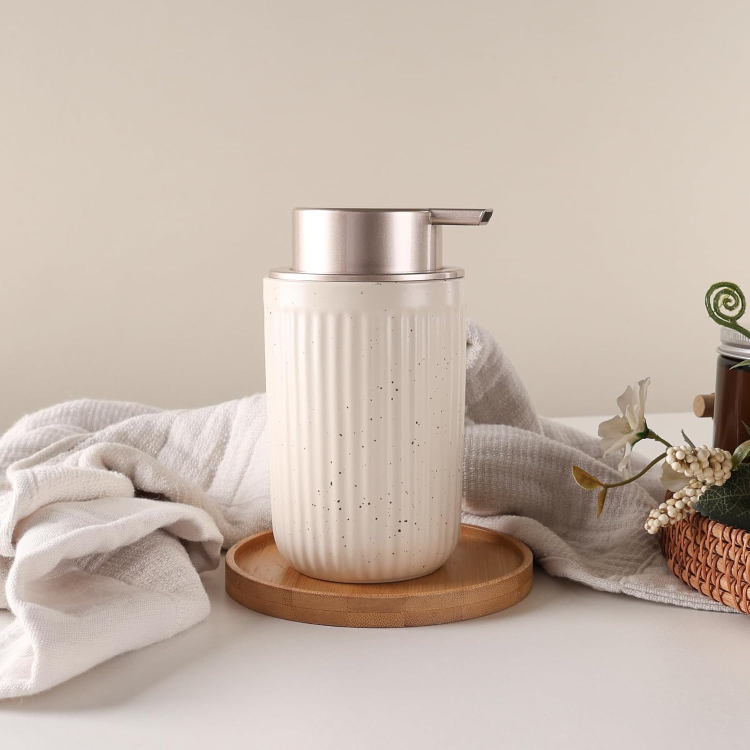 Dispensador de jabón Pockmark de cerámica reciclada y arcilla ecológica BosilunLife