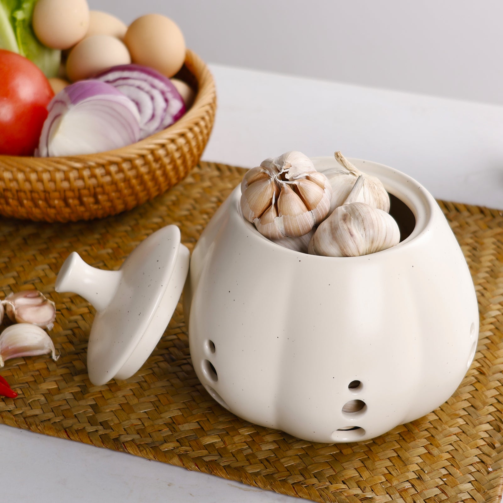 BosilunLife Bionic Garlic Storage Jar – Handmade Ceramic, Ventilated Design