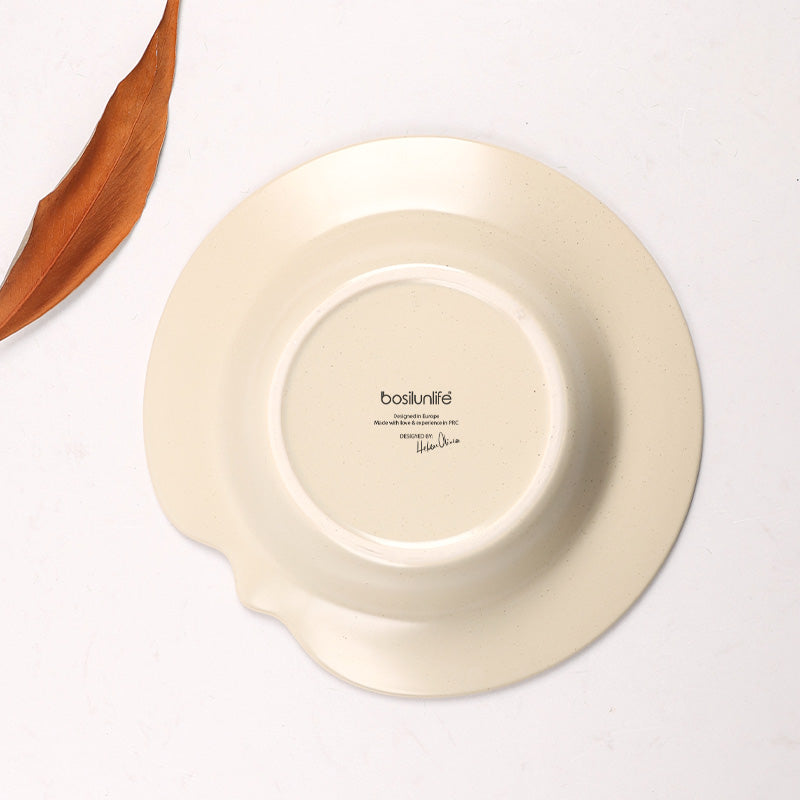 The back of the deep bowl