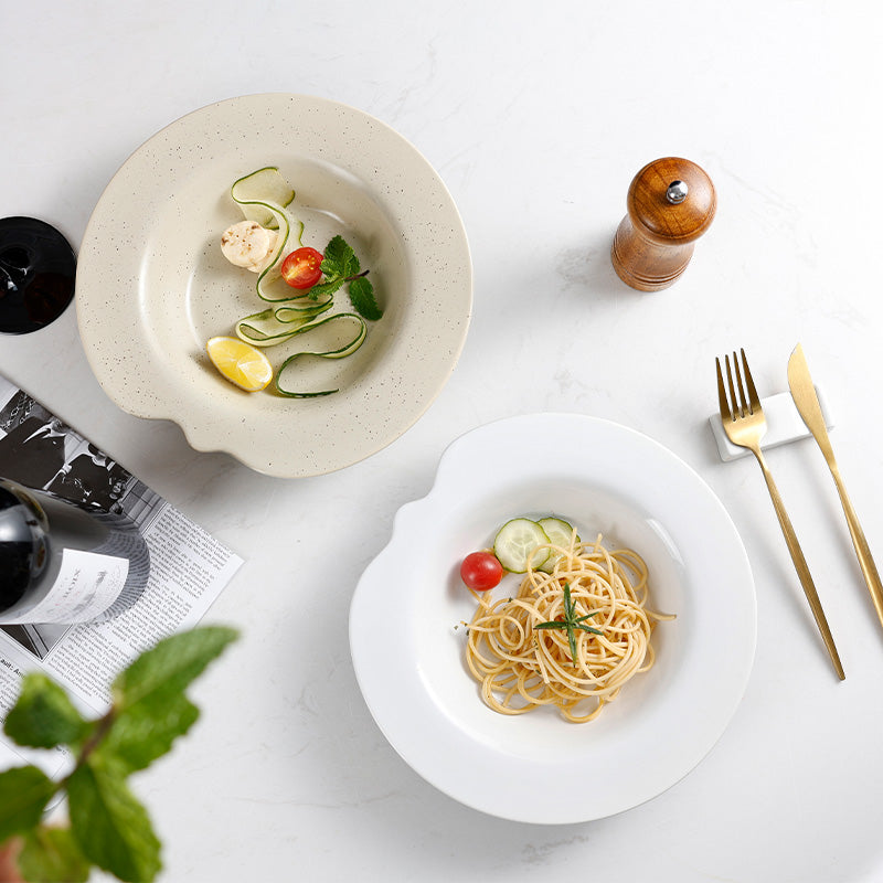 Two deep plates of different colors with food